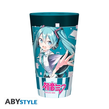 Genießen Sie die Klänge der Stadt und ein erfrischendes Getränk mit der talentierten Hatsune Miku, die Gegenstand dieses Klavier-inspirierten Glases von ABYstyle ist!